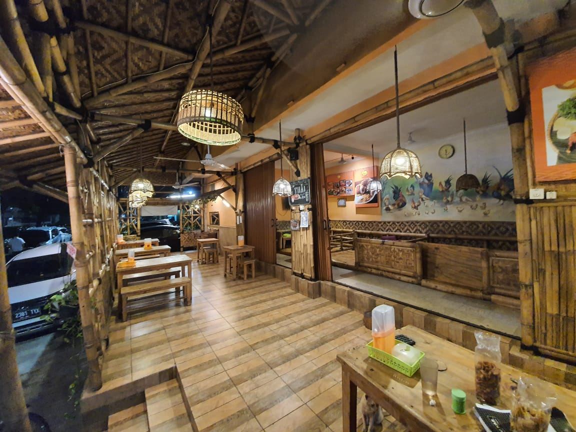 Suasana restoran Srasi Food